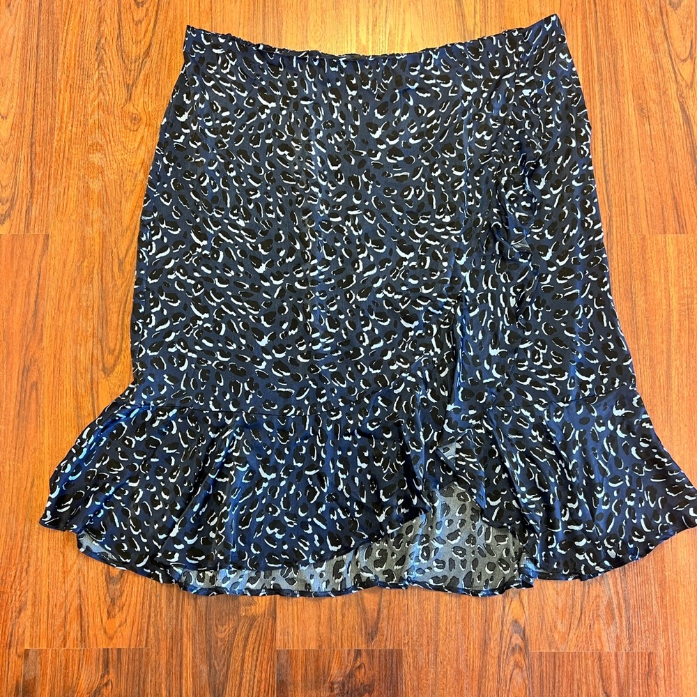 Eloquii Blue Animal Print Asymmetrical Faux Wrap Skirt Size 28 NWT - Picture 12 of 12
